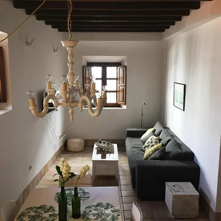 In Elvira Street With Wifi Apartment
